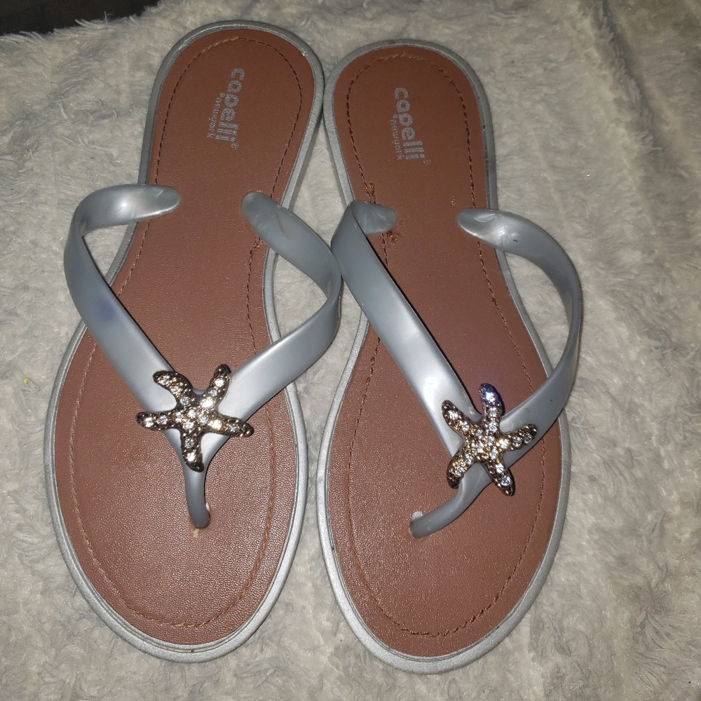 Capelli flip flops